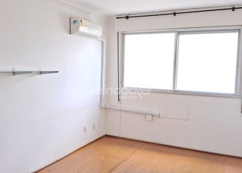 Apartamento à venda com 30m², 1 dormitório, 1 vaga no bairro Centro Histórico em Porto Alegre