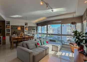 Apartamento à venda com 90m², 3 dormitórios, 1 suíte, 2 vagas no bairro Menino Deus em Porto Alegre