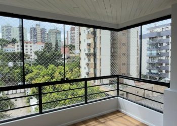 Apartamento à venda com 90m², 2 dormitórios, 1 vaga no bairro Petrópolis em Porto Alegre