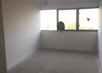 Salas/Conjuntos à venda com 24m² no bairro Jardim Lindóia em Porto Alegre