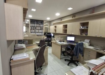 Salas/Conjuntos à venda com 67m², 1 vaga no bairro Menino Deus em Porto Alegre