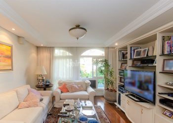 Apartamento à venda com 121m², 3 dormitórios, 1 suíte, 1 vaga no bairro Petrópolis em Porto Alegre