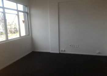 Salas/Conjuntos à venda com 67m² no bairro Petrópolis em Porto Alegre