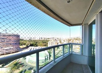 Apartamento à venda com 74m², 2 dormitórios, 1 suíte, 1 vaga no bairro Três Figueiras em Porto Alegre