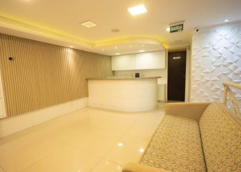 Casa comercial à venda com 490m², 1 vaga no bairro Santa Cecília em Porto Alegre