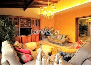 Casa à venda com 518m², 4 dormitórios, 2 suítes, 3 vagas no bairro Partenon em Porto Alegre