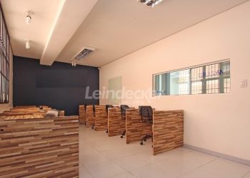 Prédio Comercial à venda com 501m², 5 vagas no bairro Teresópolis em Porto Alegre