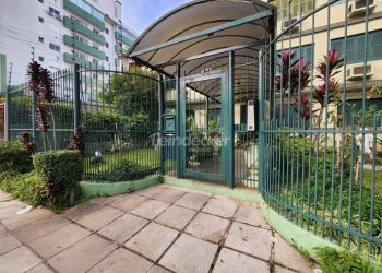 JK à venda com 24m², 1 dormitório no bairro Menino Deus em Porto Alegre