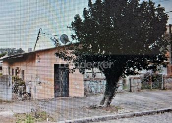 Casa à venda com 242m², 2 dormitórios no bairro Santo Antônio em Porto Alegre