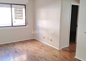 Apartamento à venda com 55m², 2 dormitórios no bairro Menino Deus em Porto Alegre