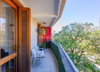 Apartamento à venda com 74m², 2 dormitórios, 1 suíte, 1 vaga no bairro Menino Deus em Porto Alegre