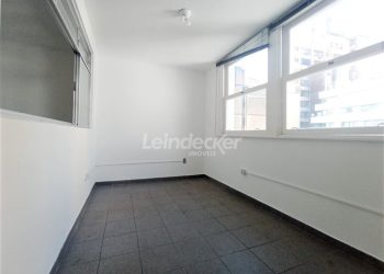 Salas/Conjuntos à venda com 34m² no bairro Centro Histórico em Porto Alegre