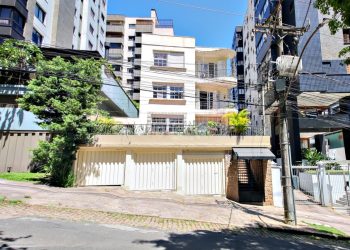 Apartamento à venda com 143m², 3 dormitórios, 1 suíte, 1 vaga no bairro Mont Serrat em Porto Alegre