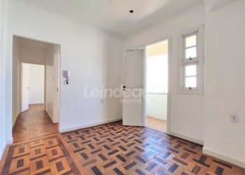 Apartamento à venda com 56m², 2 dormitórios no bairro Independência em Porto Alegre