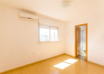 Apartamento à venda com 65m², 2 dormitórios, 1 suíte, 1 vaga no bairro Centro Histórico em Porto Alegre