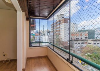 Cobertura à venda com 244m², 4 dormitórios, 1 suíte, 2 vagas no bairro Santana em Porto Alegre